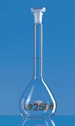 Slika Volumetric flasks, boro 3.3, class A, amber graduations, with PP stoppers, incl. USP individual certificate