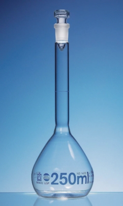Slika Volumetric flasks USP, boro 3.3, class A, blue graduations, with glass stopper, incl. USP batch certificate
