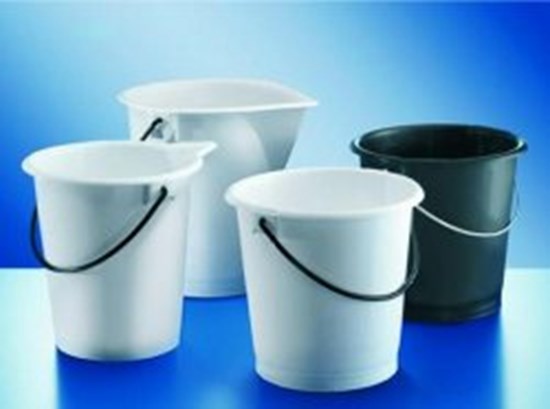 BUCKETS,PE-HD,WITH SPOUT AND HANDLE,CAP.